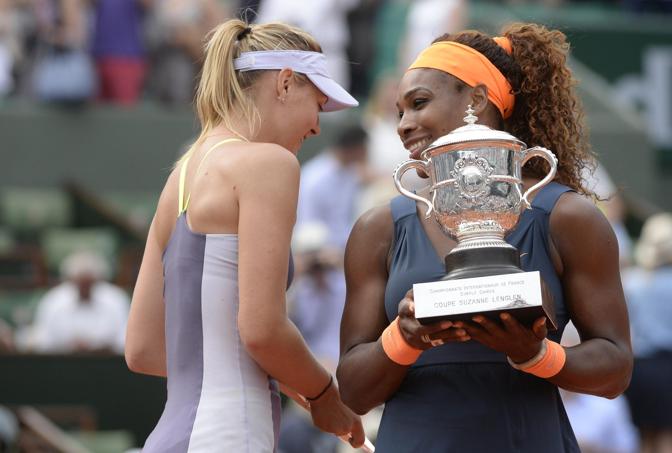 Serena Williams alza il Roland Garros 2013, undici anni dopo il suo primo successo. In finale ha sconfitto Maria Sharapova col punteggio di 6-4 6-4. Ansa